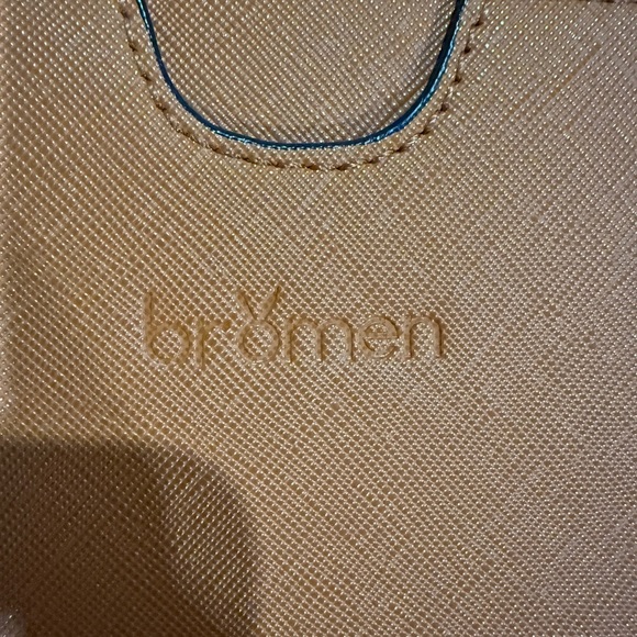 Bromen Tan purse - Picture 3 of 7